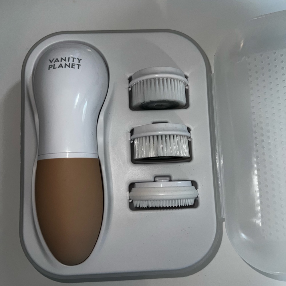 Vanity planet face cleansing brush